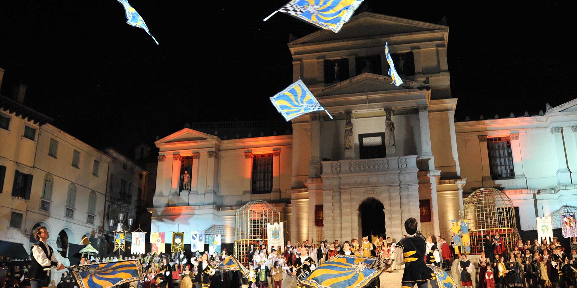 Tamburi e sbandieratori