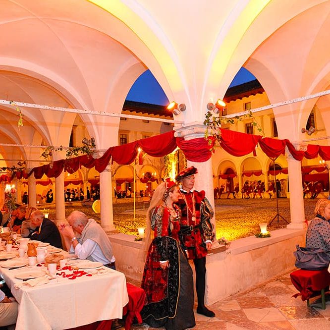 Cena Rinascimentale Dama Castellana